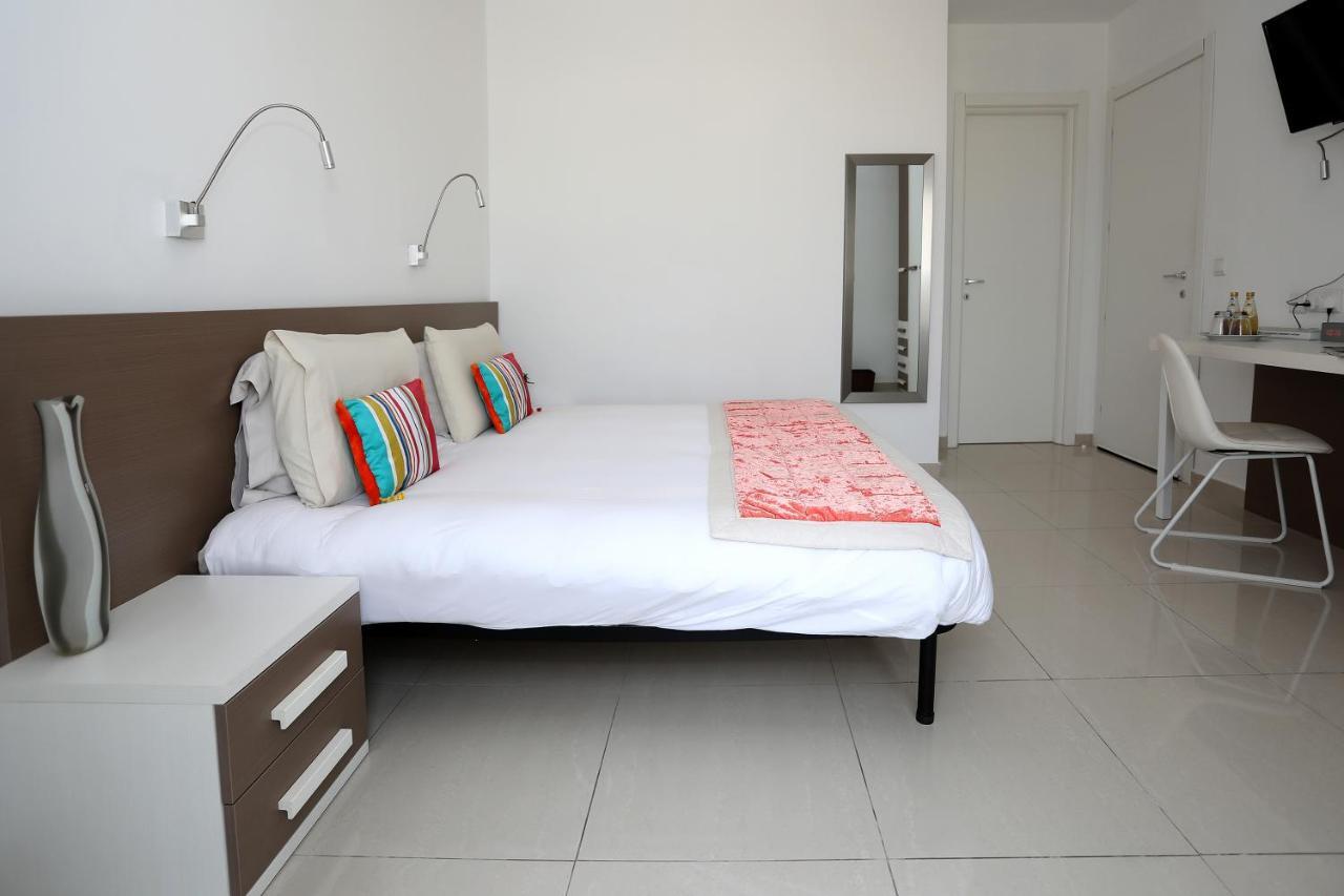 Bed and Breakfast Escape to St Julians San Julián Exterior foto