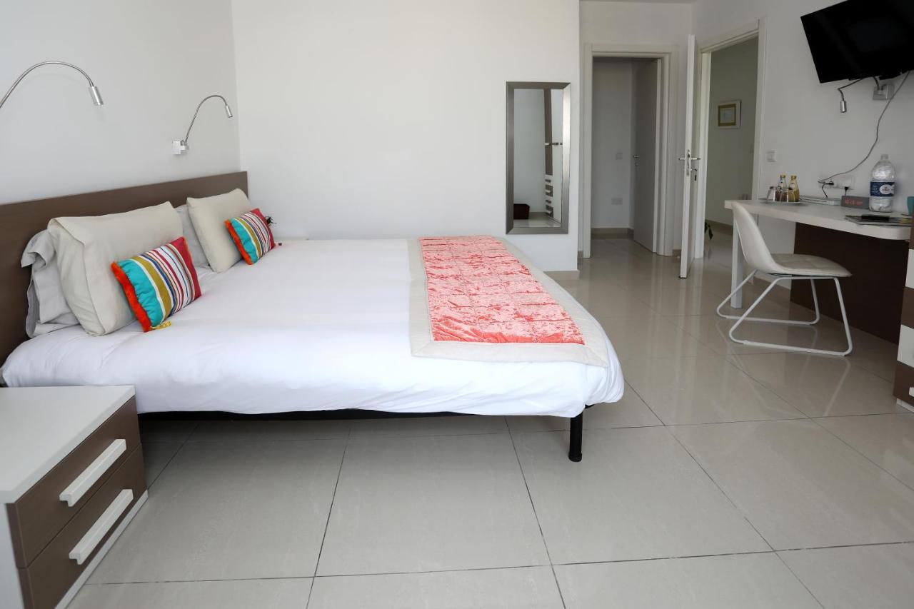 Bed and Breakfast Escape to St Julians San Julián Exterior foto
